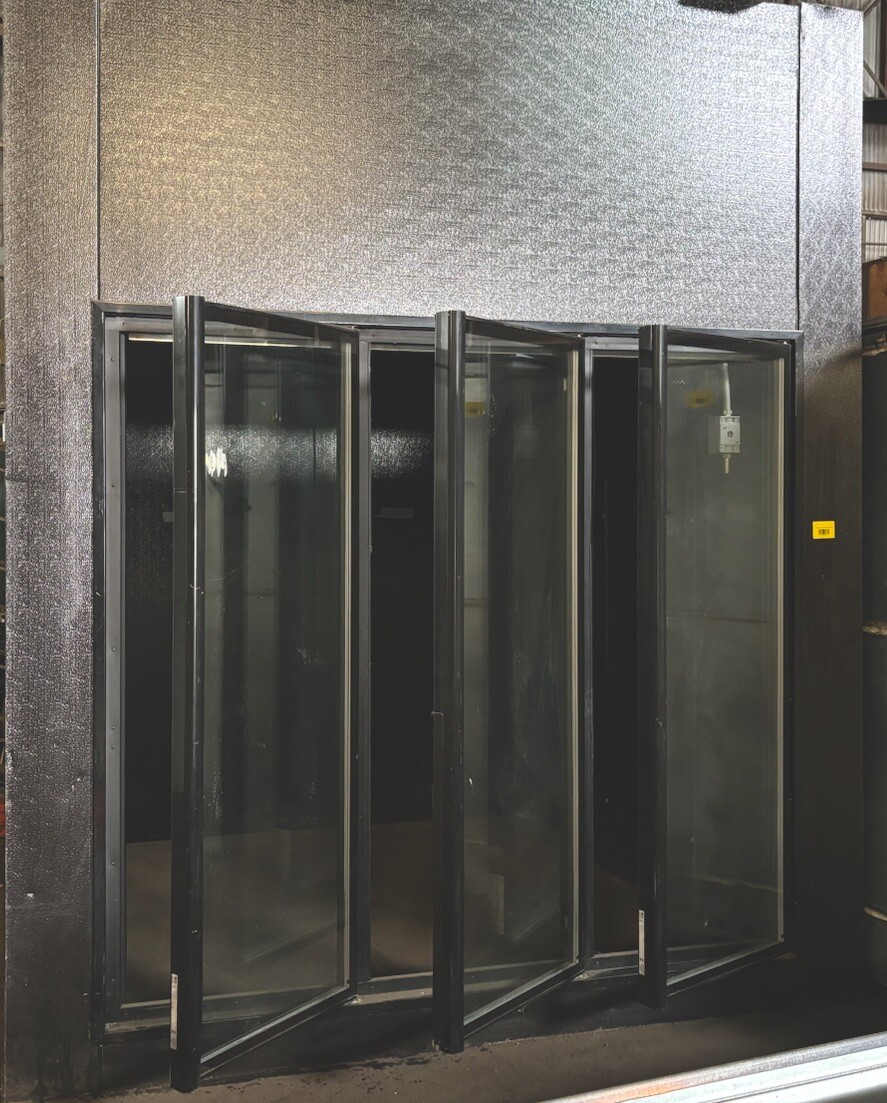 Used walk in cooler 3-glass display doors with new refrigeration system – A00563