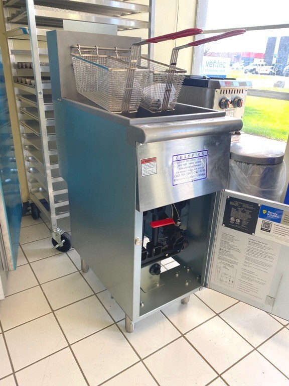 Fryer/ NEW Champion 45 LB Deep Fryer/ Gas / 16.5″ x 32″ X 42″ H