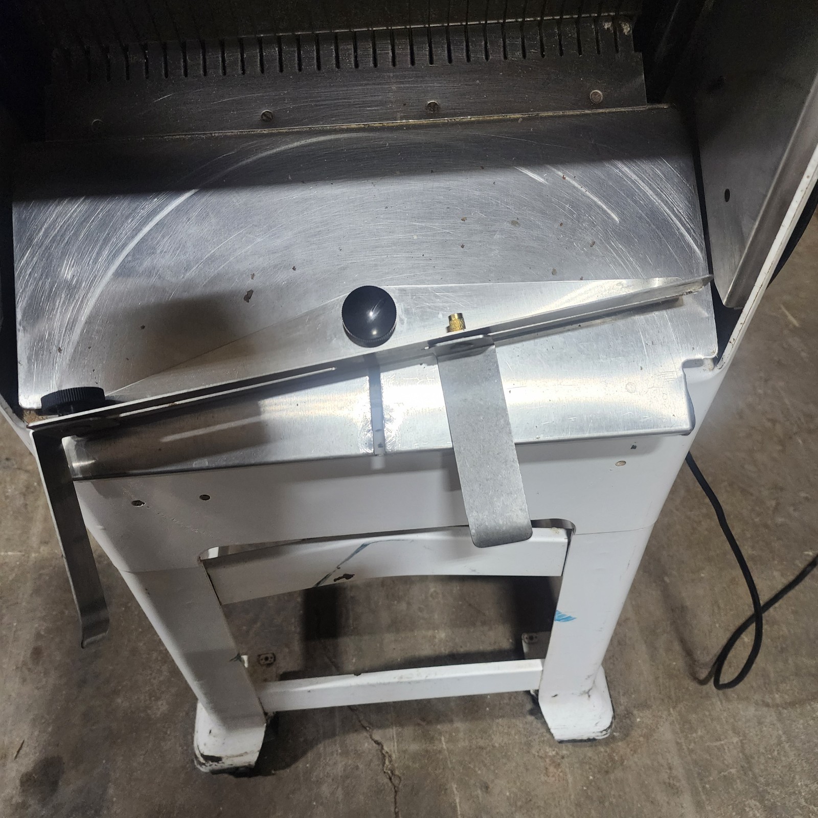 Oliver 797-32 1/2″ Bread Slicer with Pro Guard System