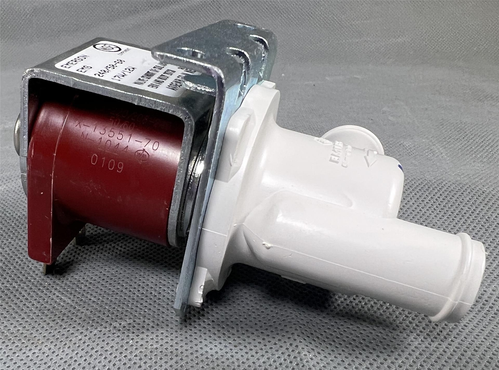 Cornelius Dump Solenoid Valve 208 /50/60hz Part # 165637009 LR90948
