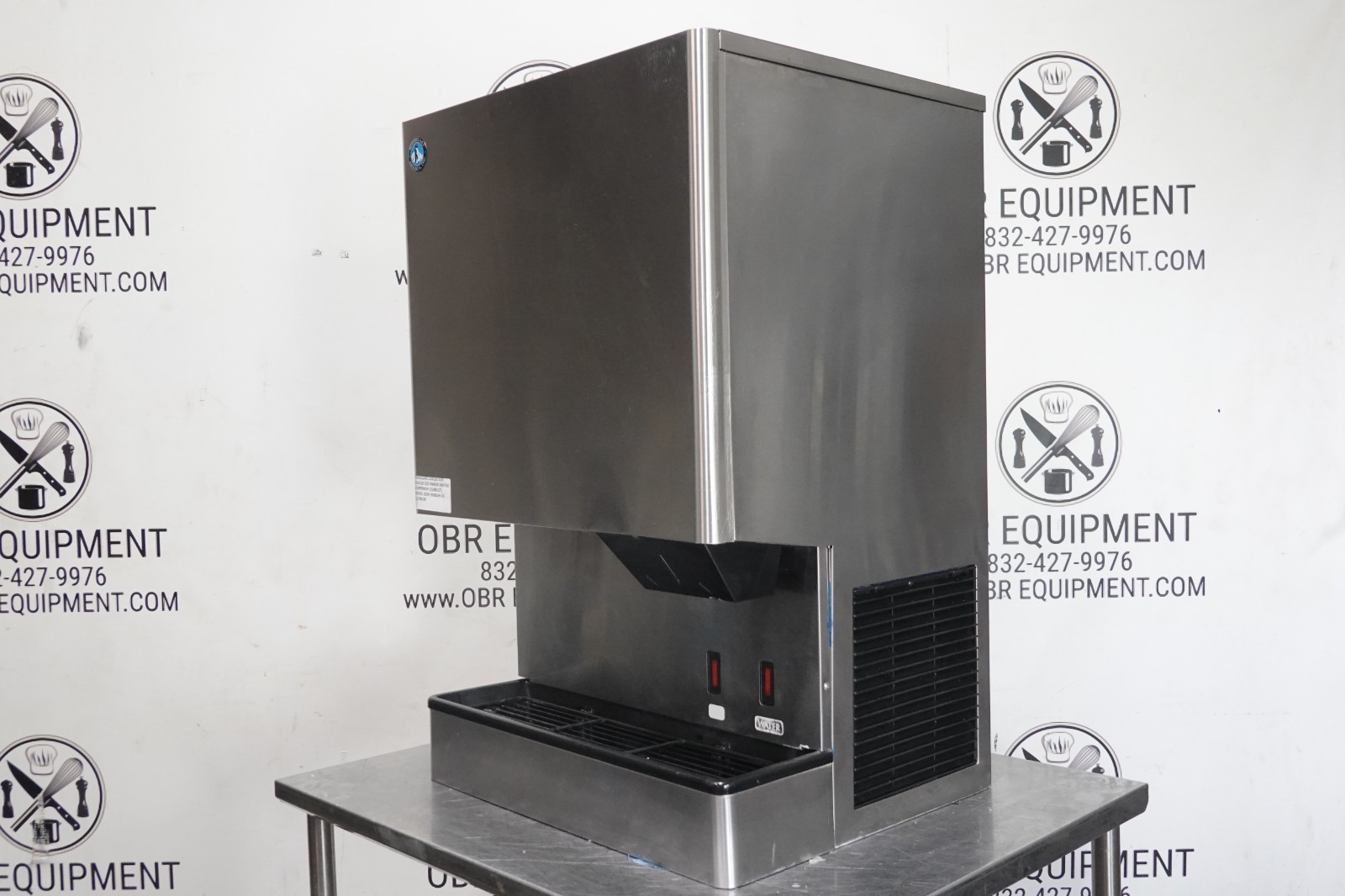HOSHIZAKI 320LBS AIR COOLED ICE MAKER/ WATER DISPENSER (CUBELET) MODEL DCM-300BA