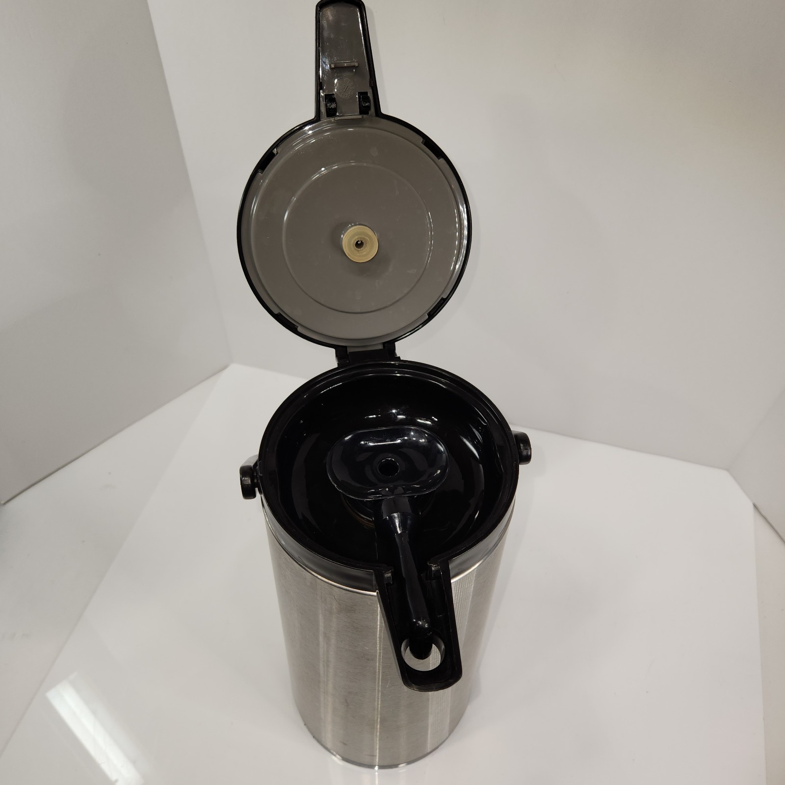 Bakers & Chefs Commercial Coffee Airpot 2.2 Liter 778716 EUC