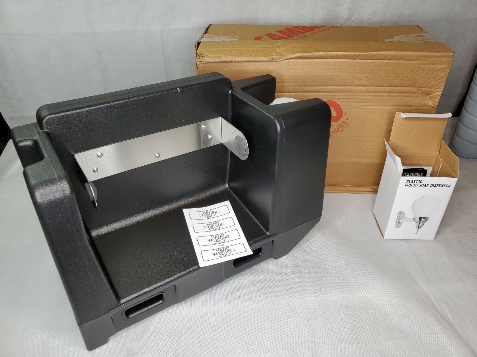 Cambro Eahwapr110 Handwashing Accessory With Paper Towel Roll Dispenser Black