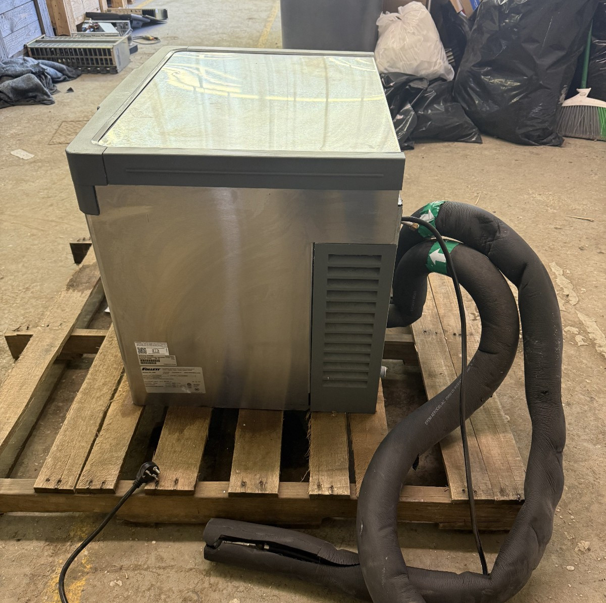 Follett Ice Horizon Machine HCC1010WHS, Water-Cooled, Chewblet Ice