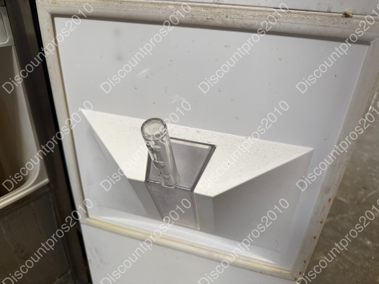 Sub-Zero UC-15IP 15″ Built-In Undercounter Ice Maker — Panel-Ready — USED