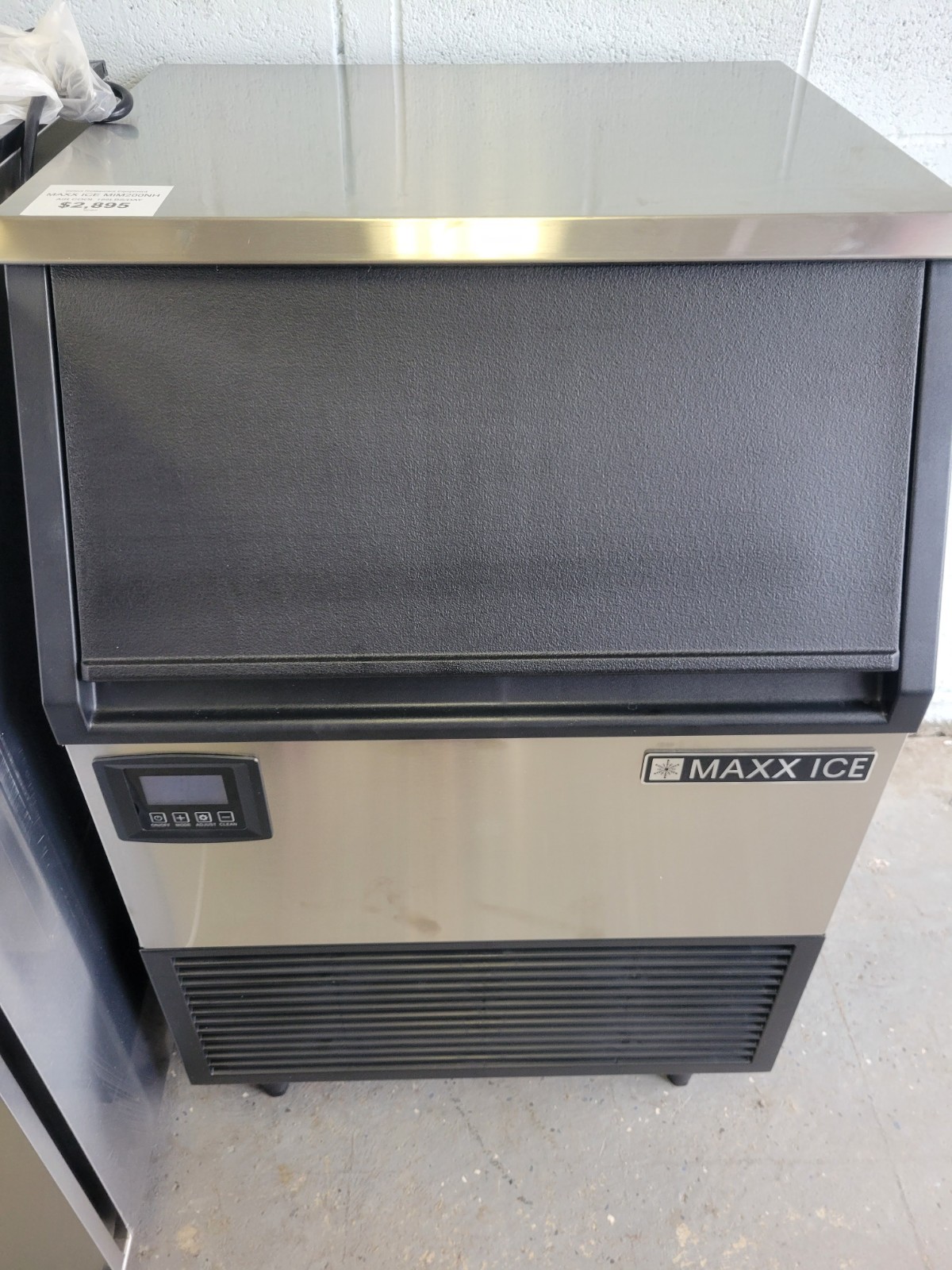 MAXX ICE MIM200NH 24″ HALF CUBE UNDERCOUNTER ICE MACHINE – 199LBS/DAY AIR COOLED