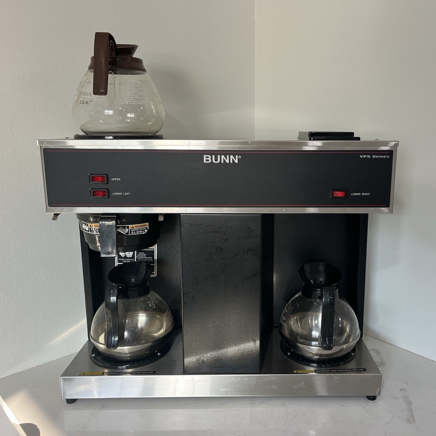 BUNN VPS BLK-LTD SW Pourover Decanter Brewer, 120V, 3 Warmers, NSF/UL