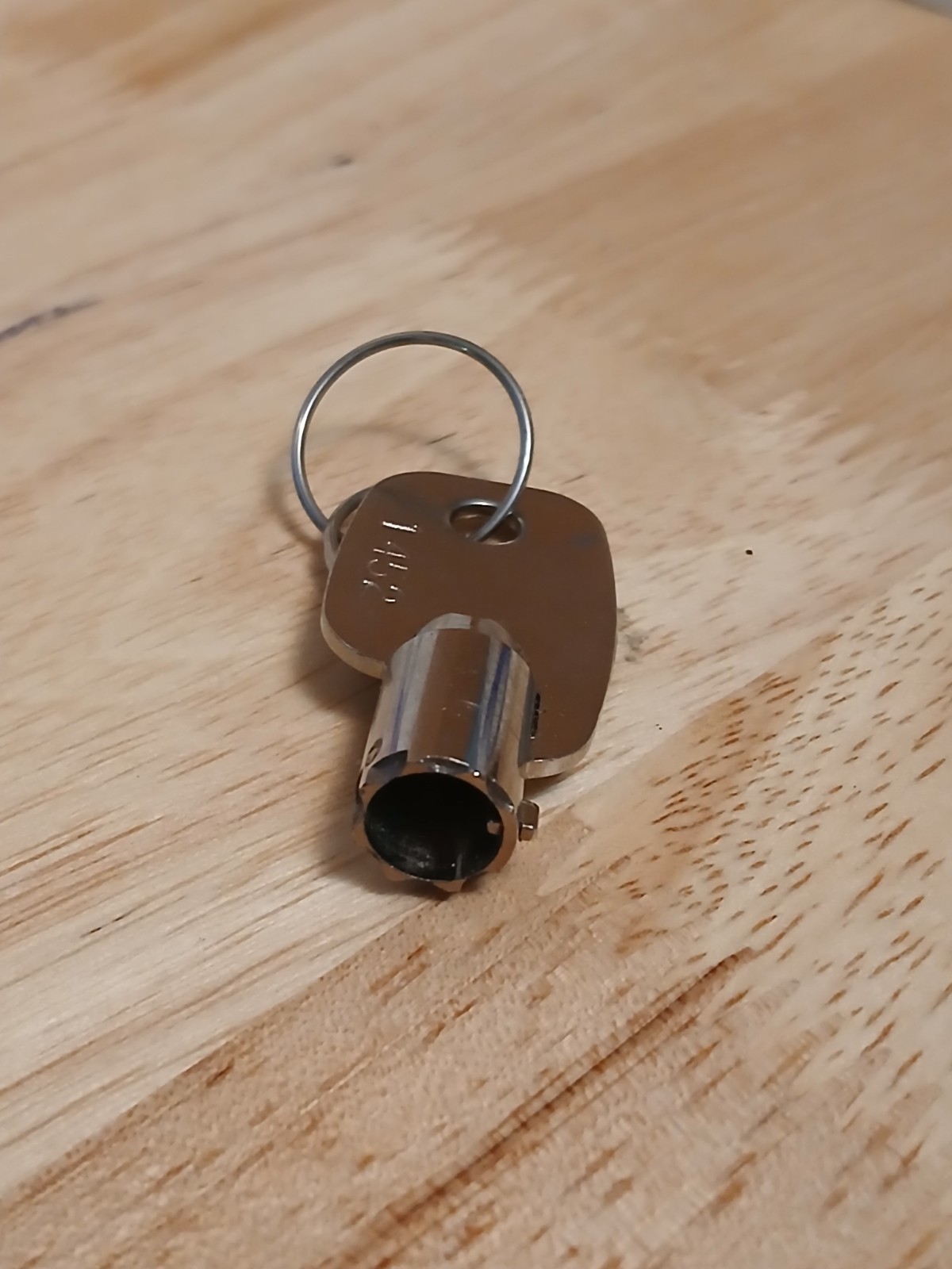 Snack soda drink vending machine key #1452 fits barrel style lock used unbranded