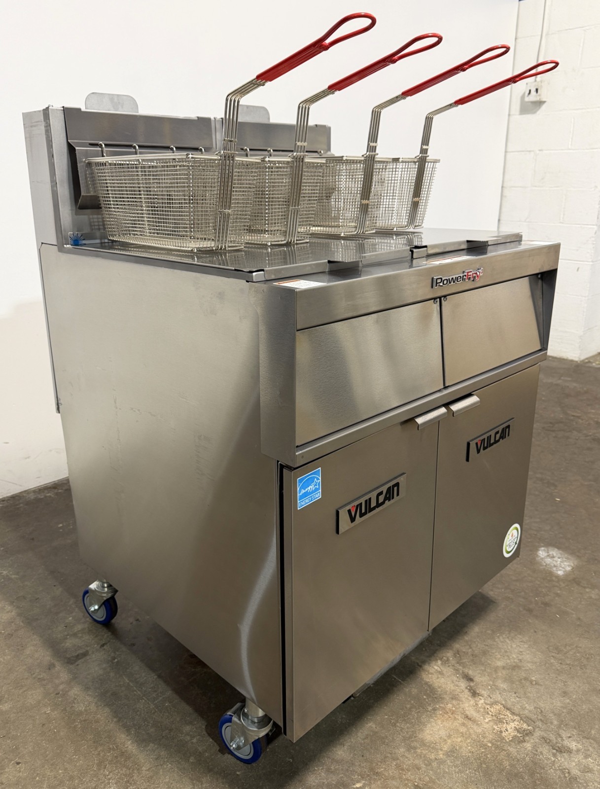 Vulcan 2TR45AF-1 PowerFry3 Nat. Gas 90-100 lb. 2 Unit Fryer (New Open Box)