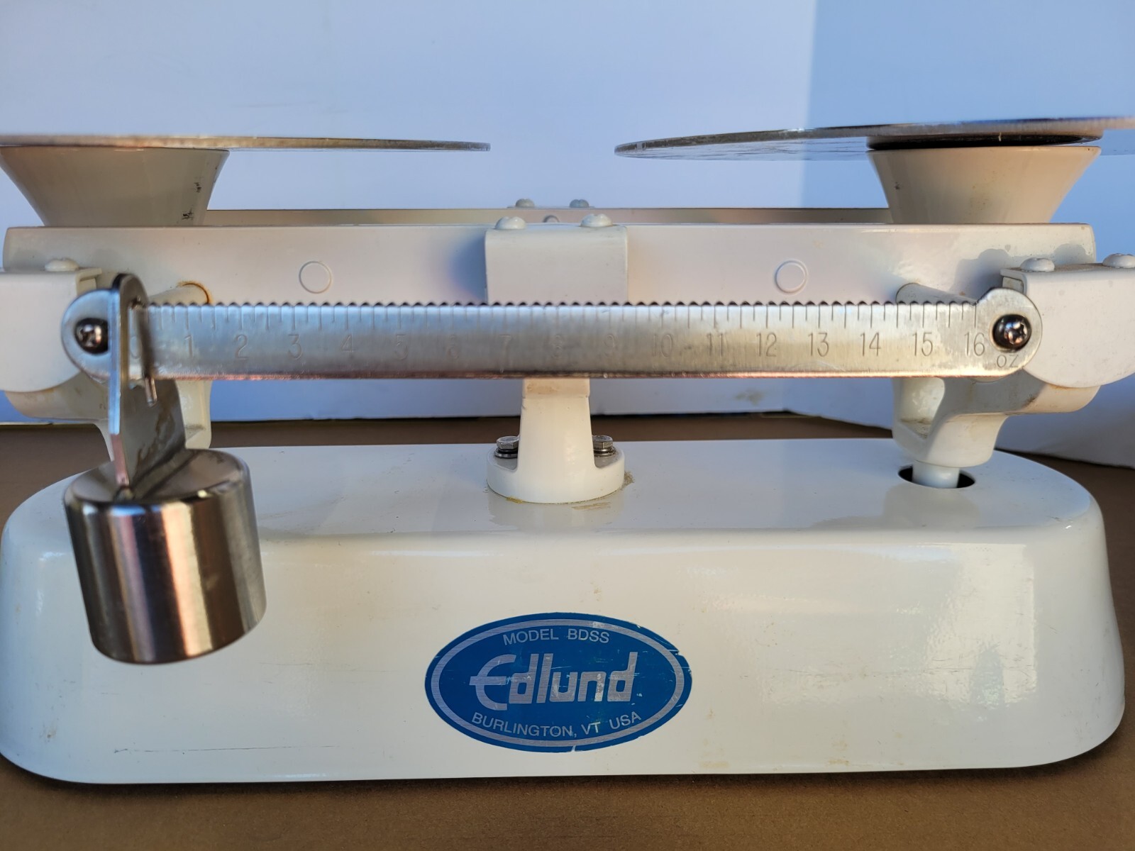 EDLUND BDSS-16 24LB x .25OZ BAKERS SCALE WITH SCOOP & 1, 2, 4 & (2) 8 Lb WEIGHTS