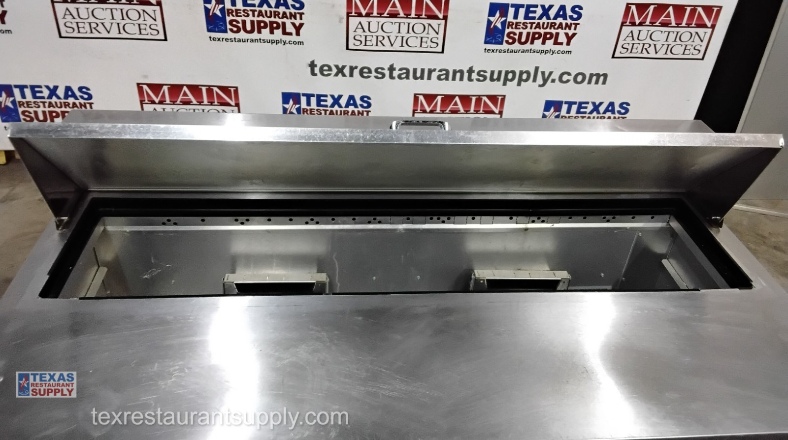 True TSSU-60-16D-4-HC 60″ Refrigerated Sandwich Prep Table with 4 Drawers