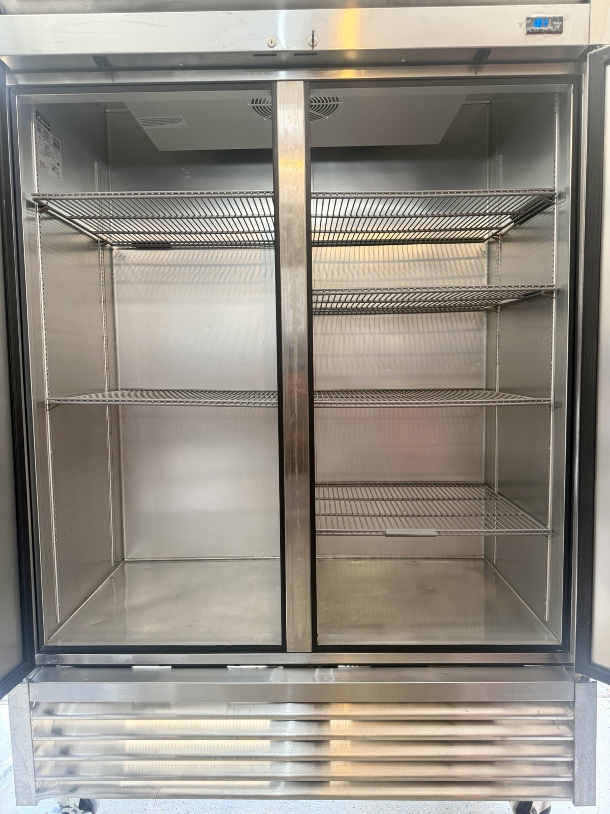 True T-49-HC Reach-In Refrigerator, 2-Section, Solid Door, 2 Door, 49 cu ft