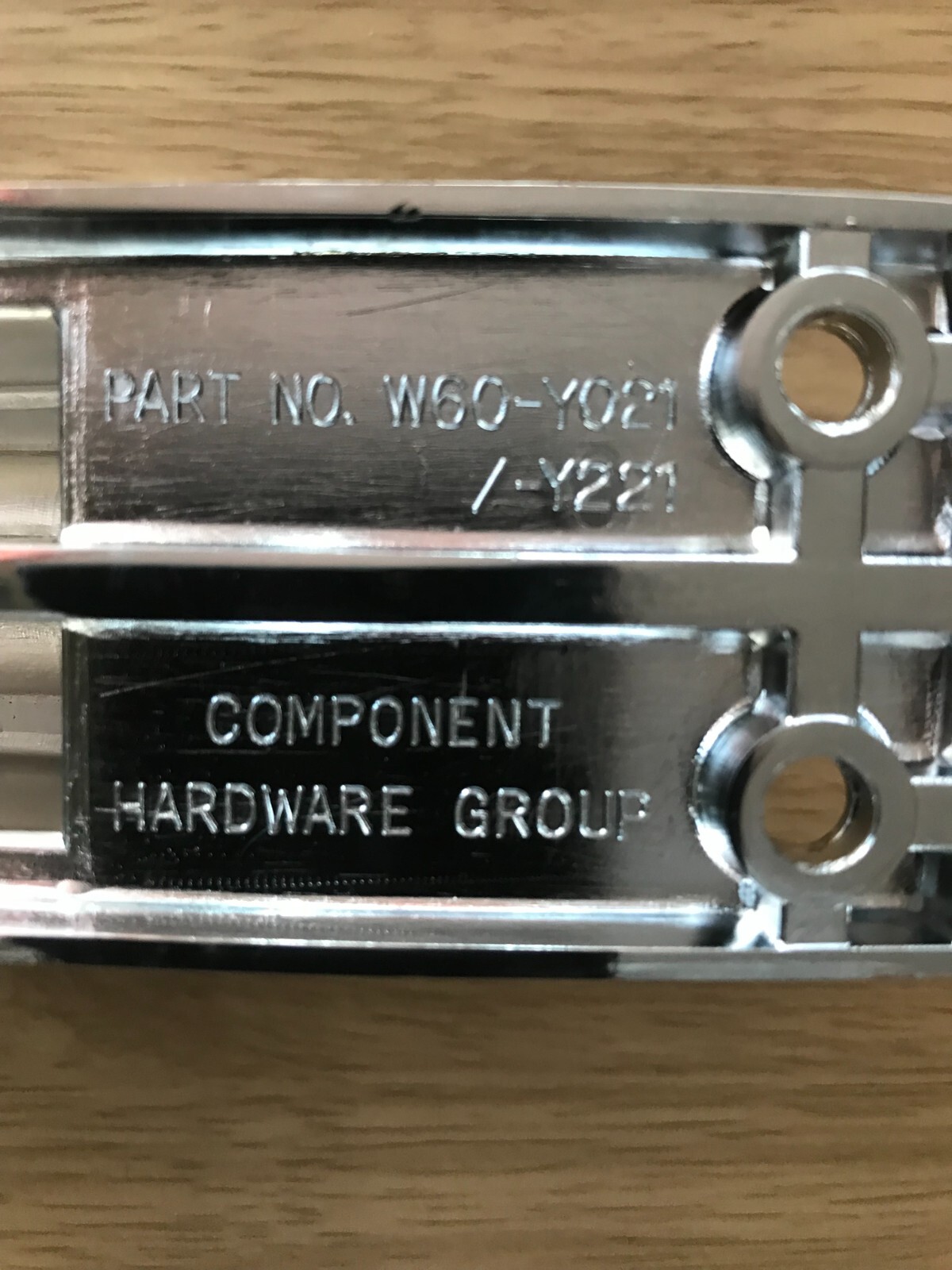 W60-Y021 Component Hardware Group CHROME HINGE WALL SIDE – W60-Y021