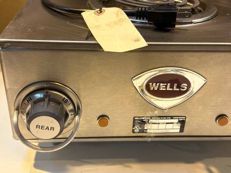 Wells H-115 14 3/4″ Electric Hotplate w/ (2) Burners & Infinite Controls, 120v