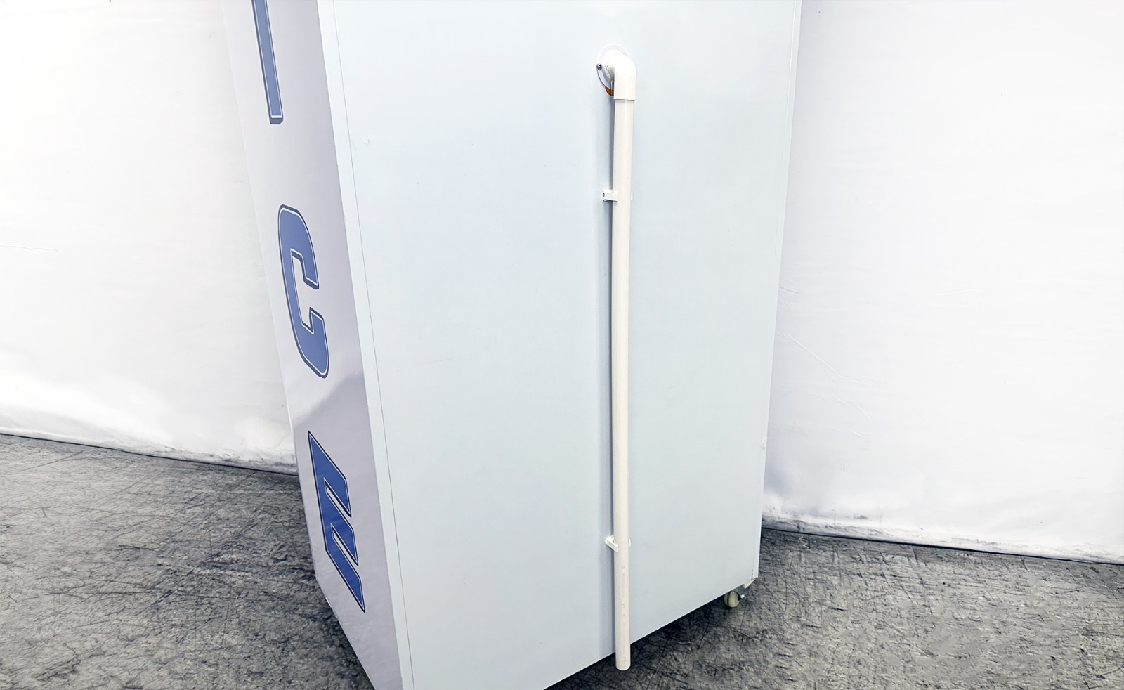 ETL 23 Cu. Ft. Outdoor Ice Merchandiser Auto Defrost 100 Bags 115V 36″ Wide