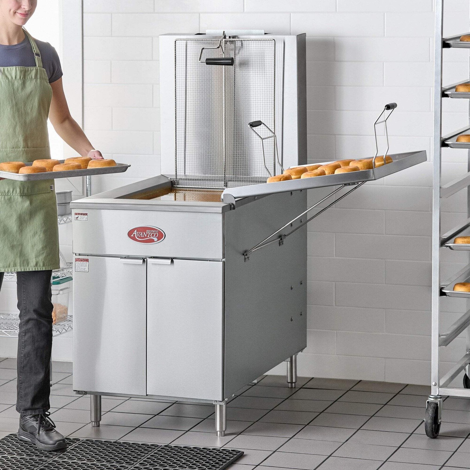 Natural Gas 110-125 lb. Flat Bottom Funnel Cake / Donut Fryer – 90,000 BTU