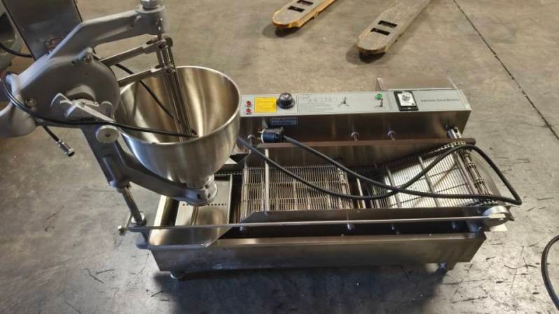 95% New Kolice Commercial Automatic Donut Machine Donut Maker 3 different molds