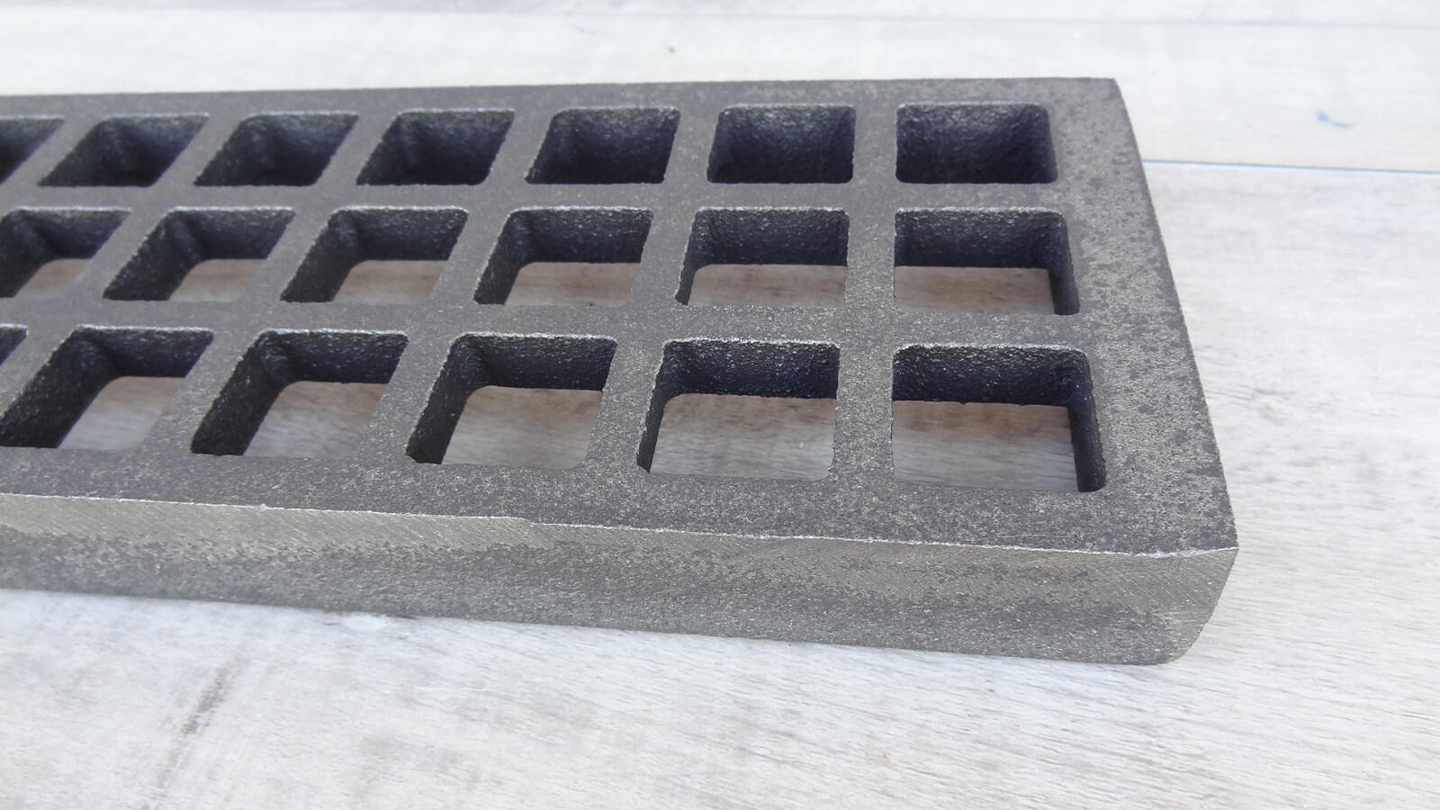 MAVRIK F11722 CAST IRON COAL GRATE 4 IN X 20 IN