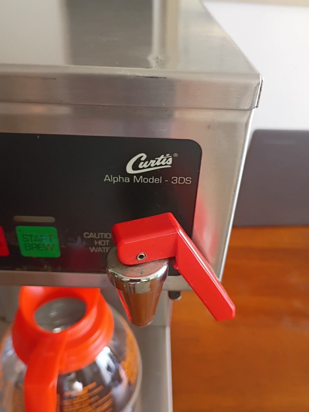 Curtis Alpha 3DS Commercial Coffee Brewer 3 Warmers Hot Water Faucet