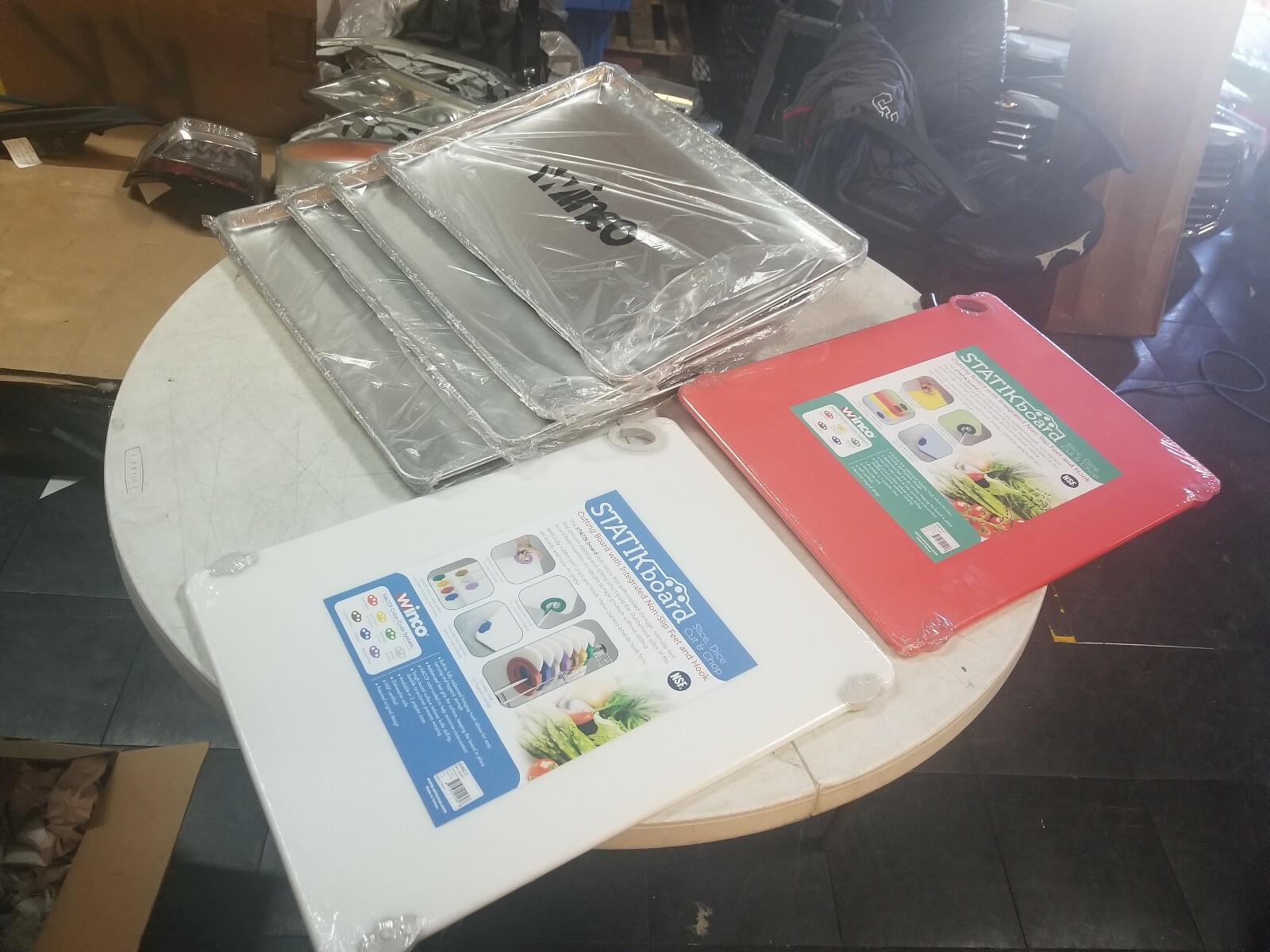 x4 Winco ALXP-1826 Sheet Pans 18×26 Aluminum & 2 Plastic Cutting Boards 18×24