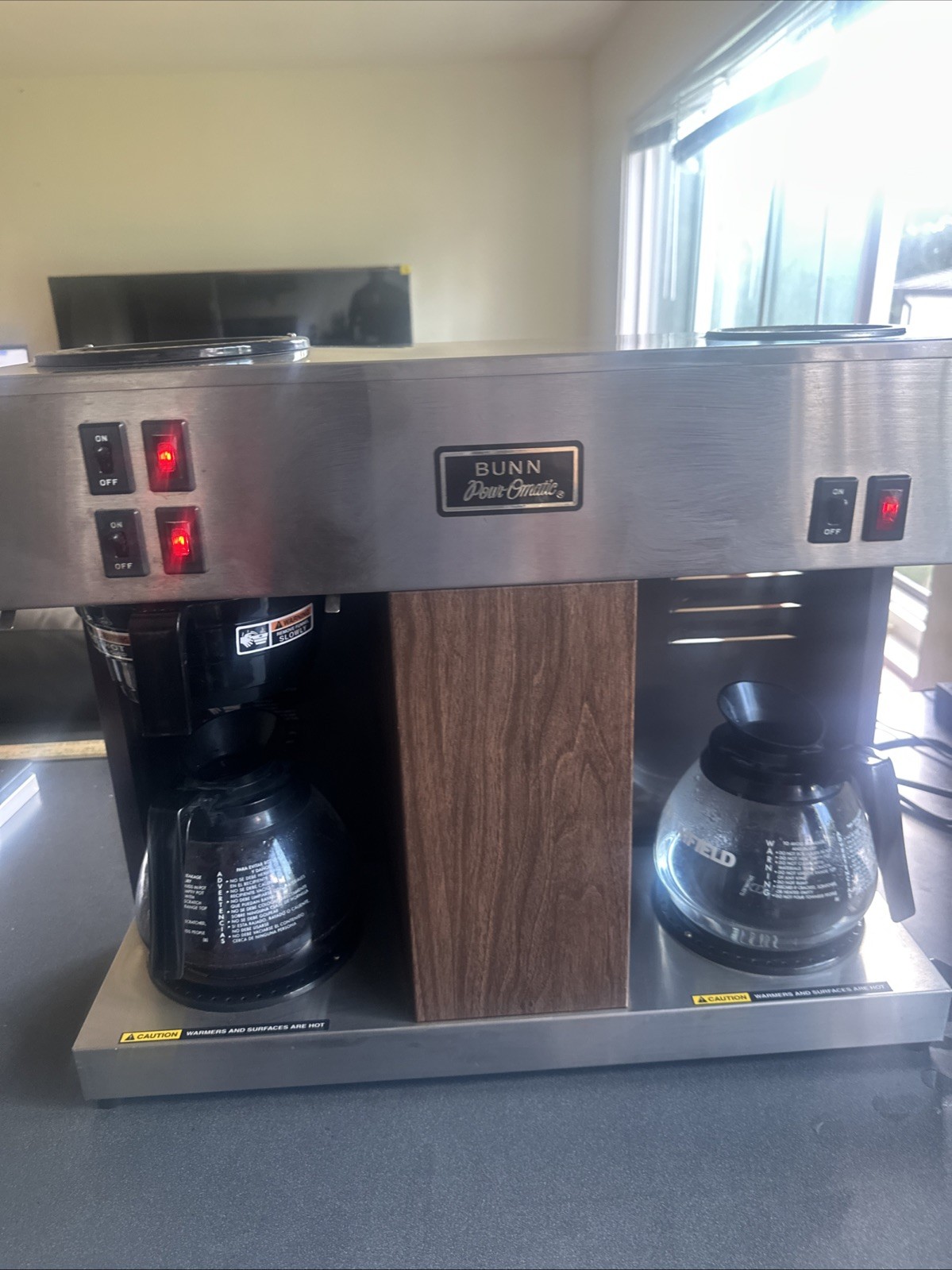BUNN VPS W/G Commercial Pourover Coffee Brewer Maker 12-Cup w/ 4 Carafes