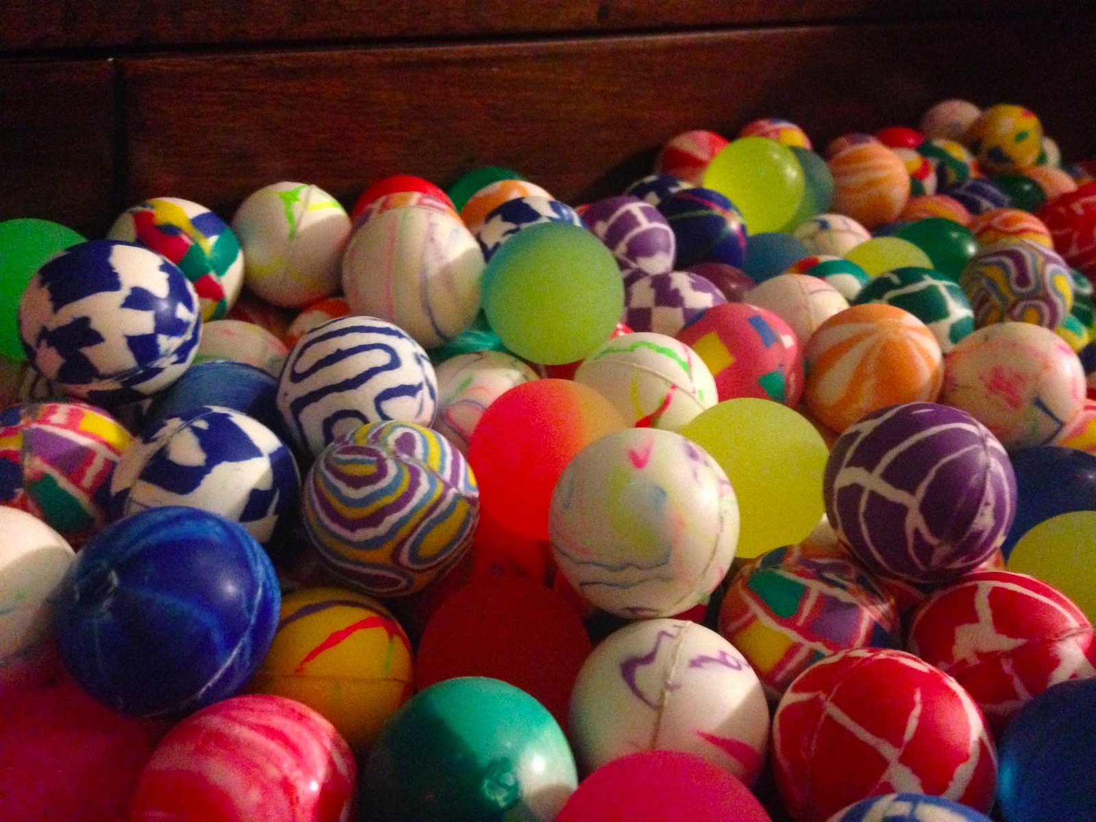 500 Super Bouncy Balls Bulk Toy Vending Gumball Machine 27mm 1″ Superballs