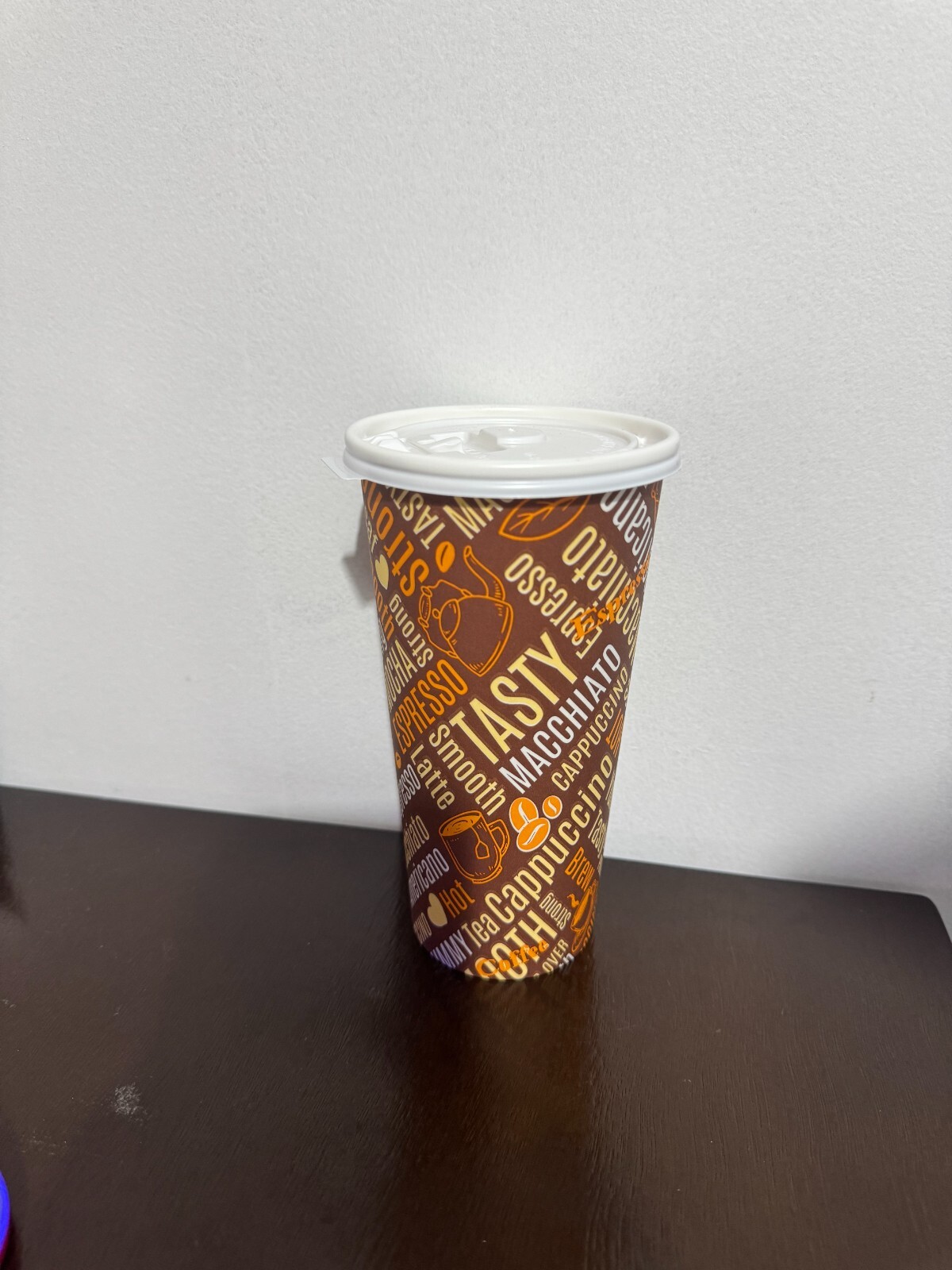 20 oz Disposable Paper Coffee Cups with Lids (50-500 Pack) White and Brown