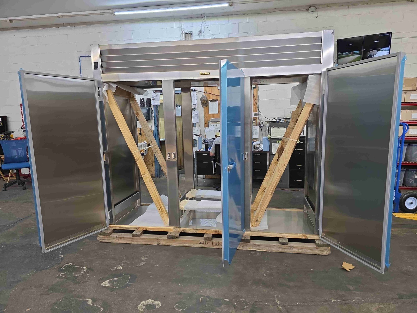 6485 New Aged Inventory Traulsen 3-Door Refrigerator Roll Thru RRI332LUT-FHS