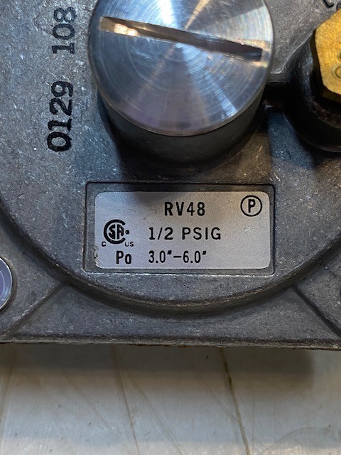 Maxitrol RV48 Poppet Style Gas Pressure Regulator 0129108 | 1/2 PSIG 3.0″ – 6.0″