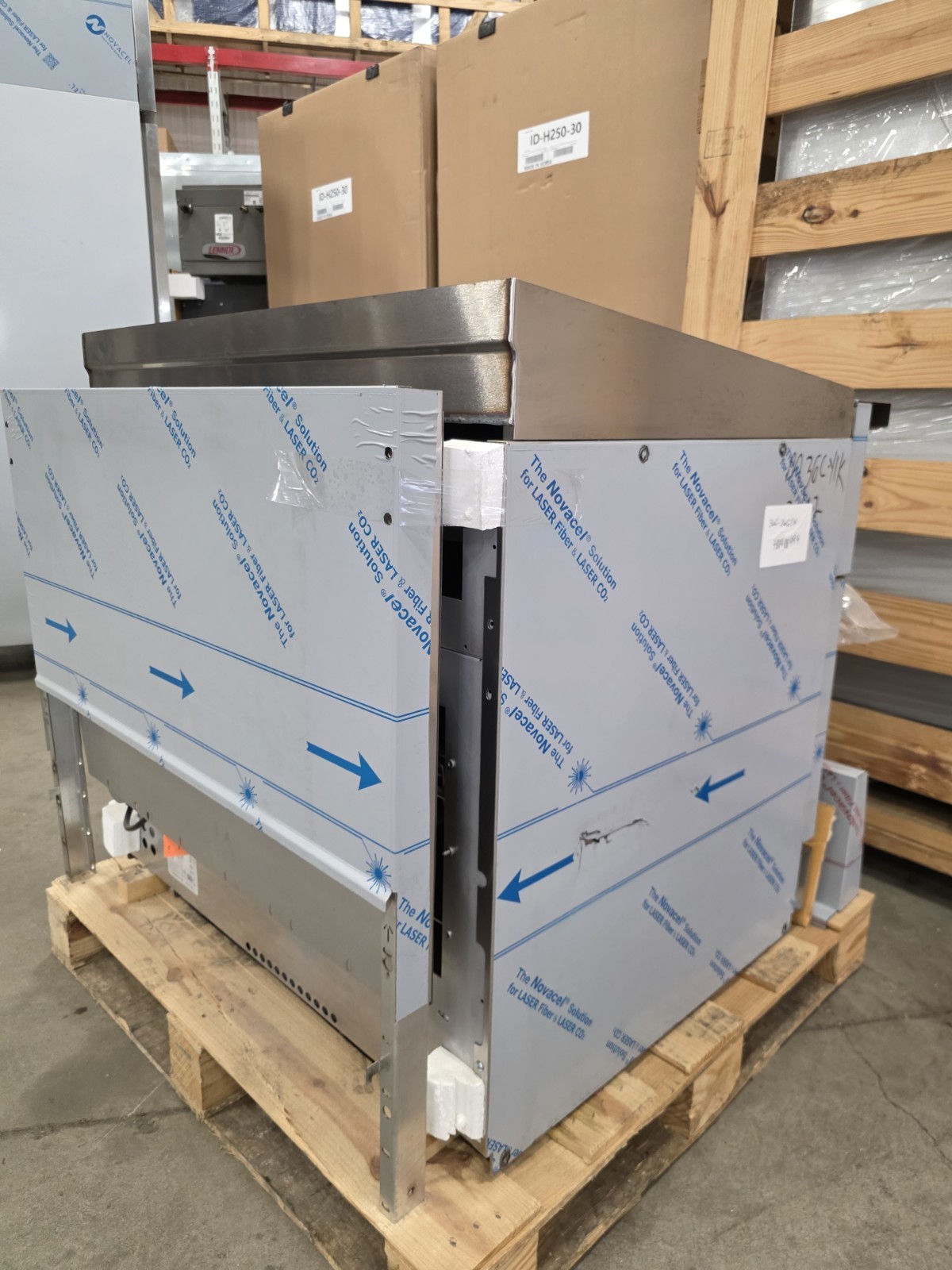 NEW Vulcan 36C-36GTN Natural Gas 36″ Thermostatic Griddle, Convection Oven