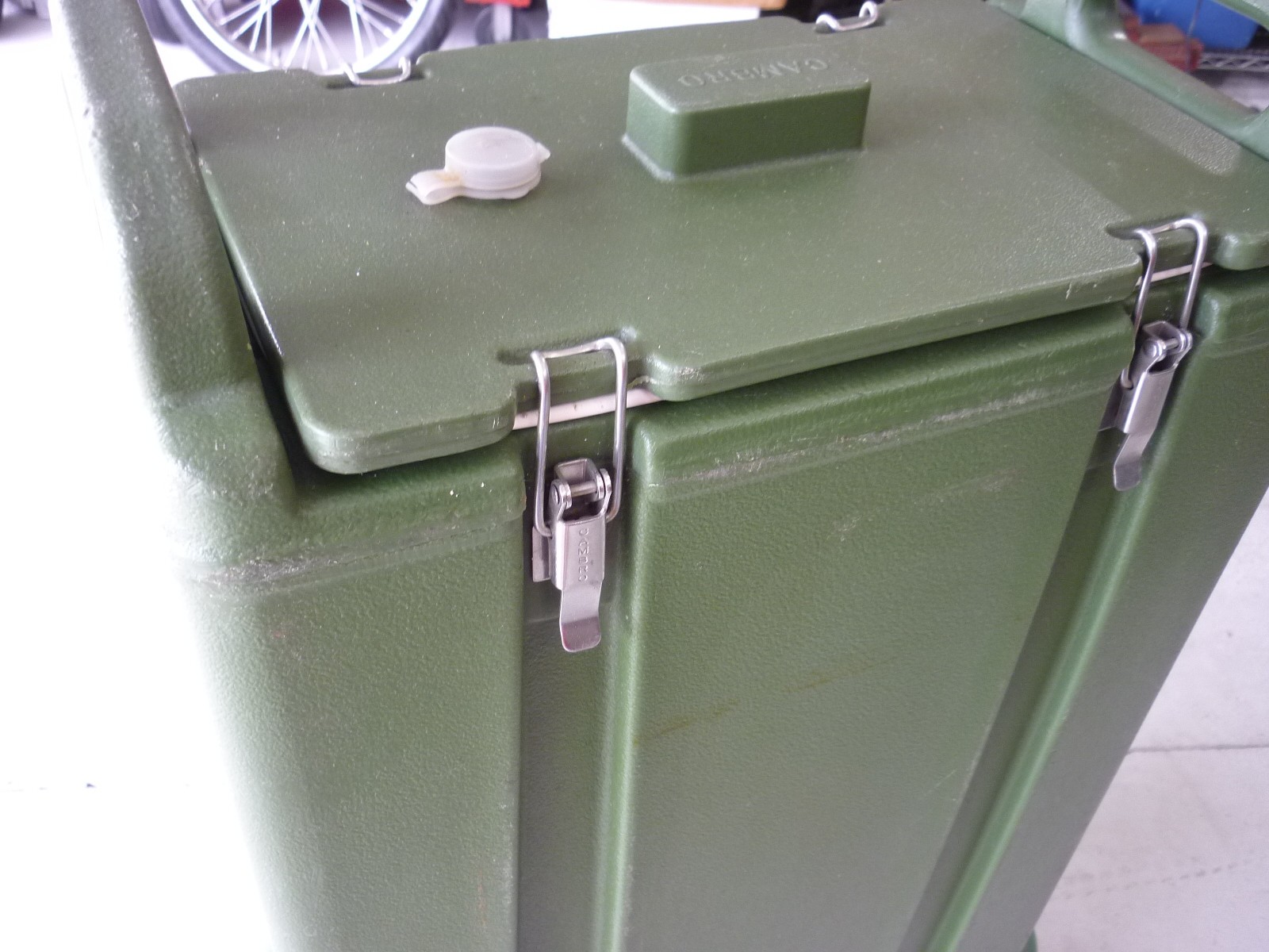 Green Cambro Drink Container Derver Insulated 26F03