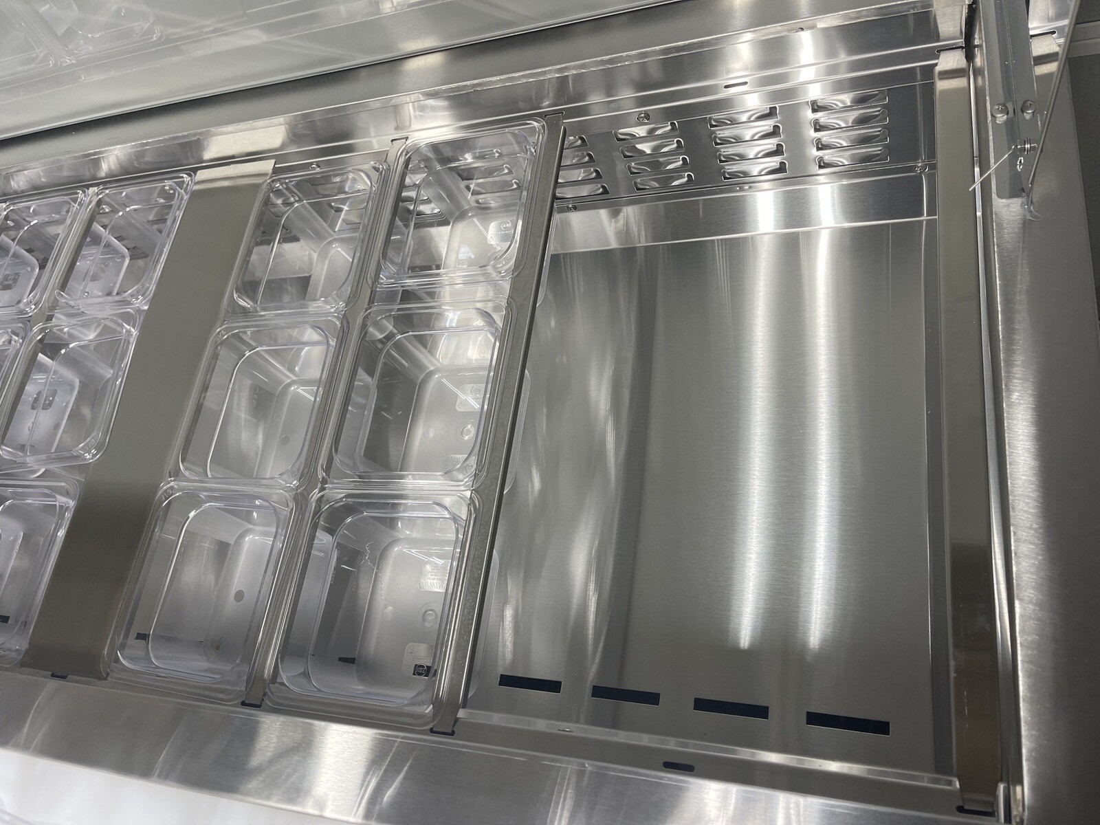 60″ SANDWICH PREP UNIT PREP TABLE Cooler 60 5′ MEGA TOP 24 Pan Refrigerator NEW