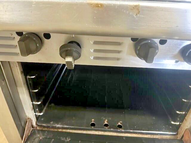 GARLAND M48R STAINLESS STEEL COMMERCIAL GRIDDLE W/ STANDARD OVEN BASE ON CASTERS