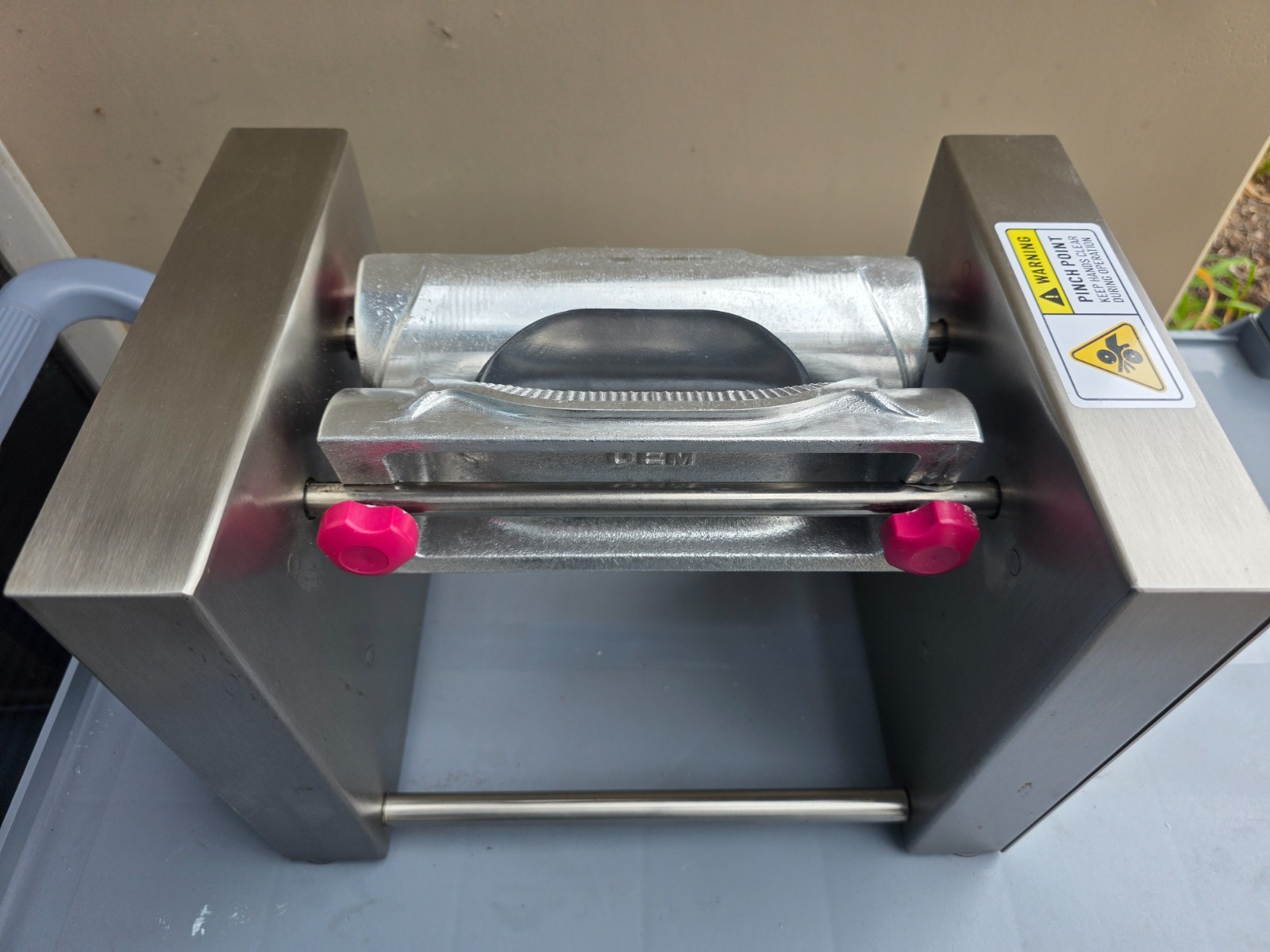 Estella ETMA1KIT Manual Turnover Machine 3 1/2″ x 1 3/4″ x 1 1/4″ Semi-Circle