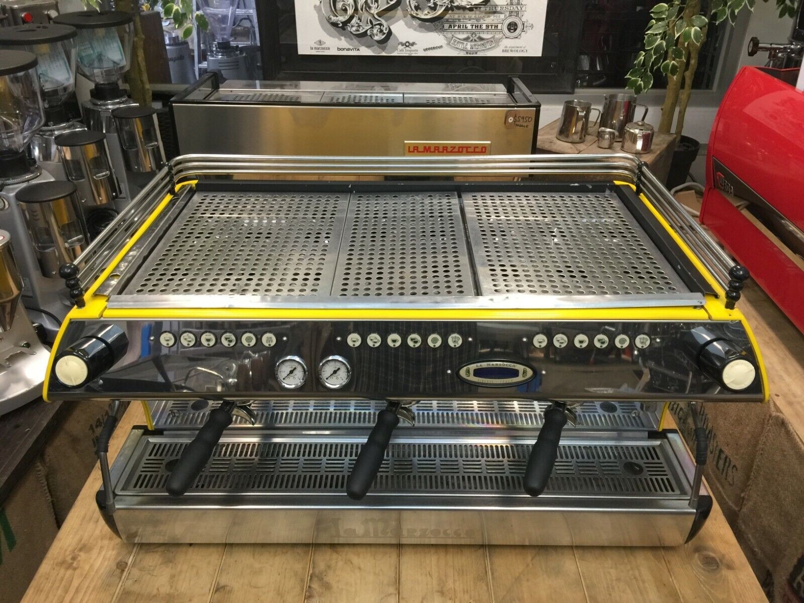 LA MARZOCCO FB80 3 GROUP YELLOW BLACK ESPRESSO COFFEE MACHINE COMMERCIAL CAFE