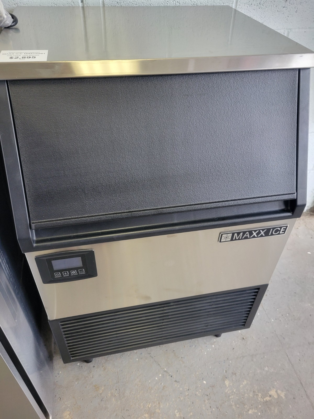 MAXX ICE MIM200NH 24″ HALF CUBE UNDERCOUNTER ICE MACHINE – 199LBS/DAY AIR COOLED