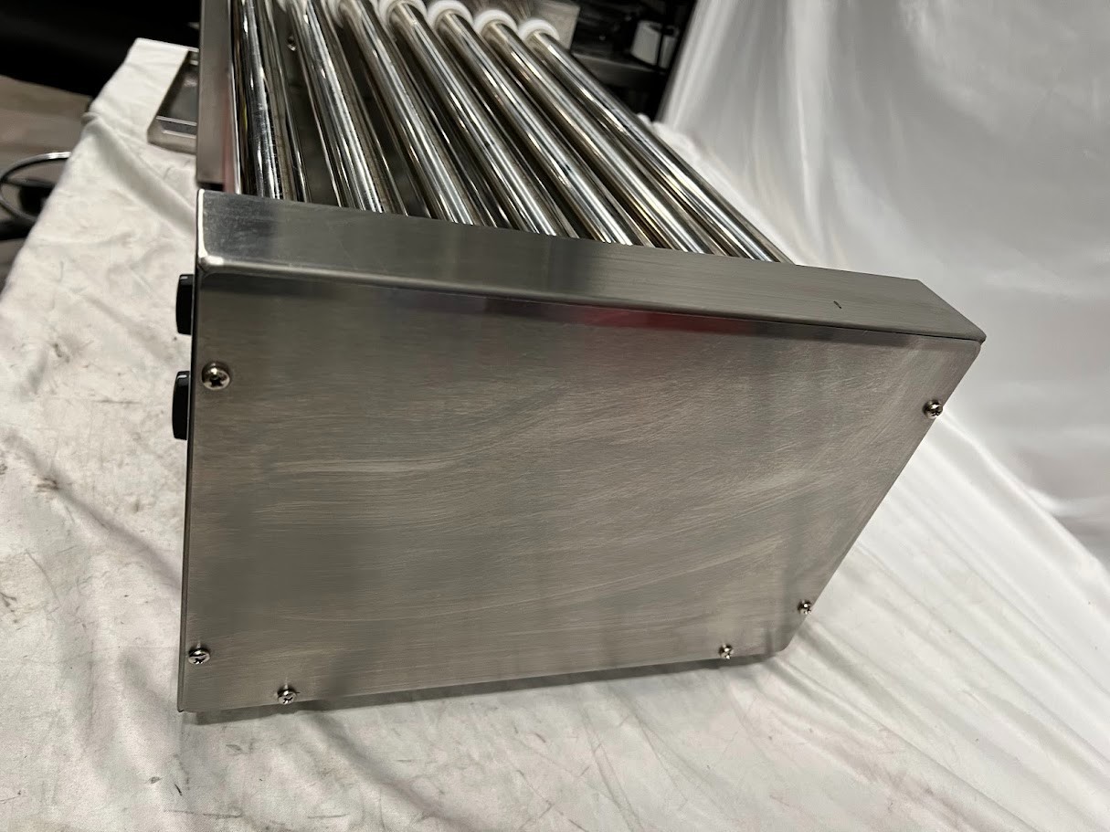Avantco RG1818 18 Hot Dog Roller Grill with 7 Rollers – 120V, 590W