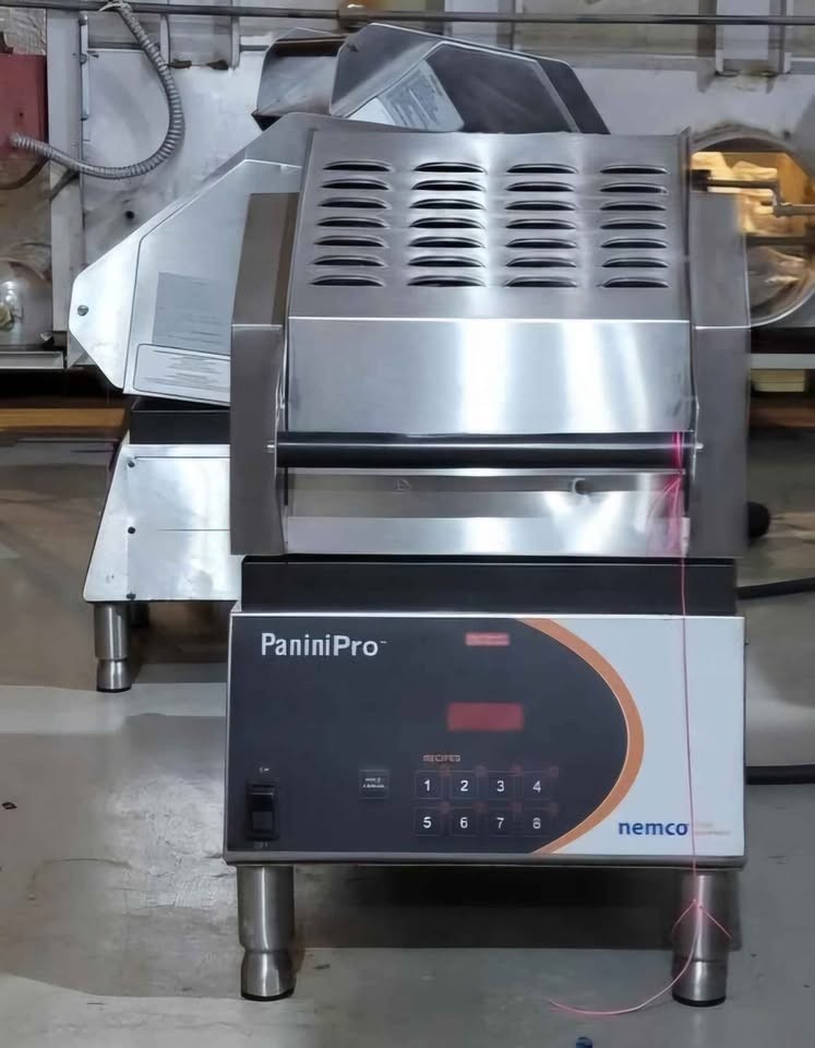 Nemco 6900A-240-GG 240V Sandwich Press with Grooved Top/Bottom