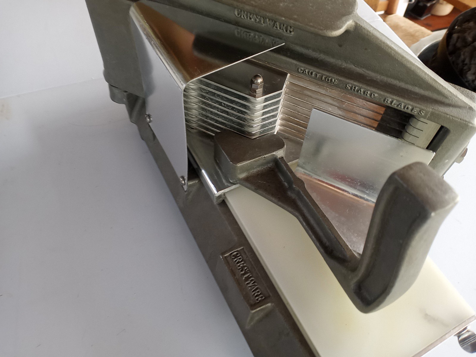 Crestware SLT 1/4″ Easy Tomato Slicer Cutter Commercial Made In USA Nemco NICE