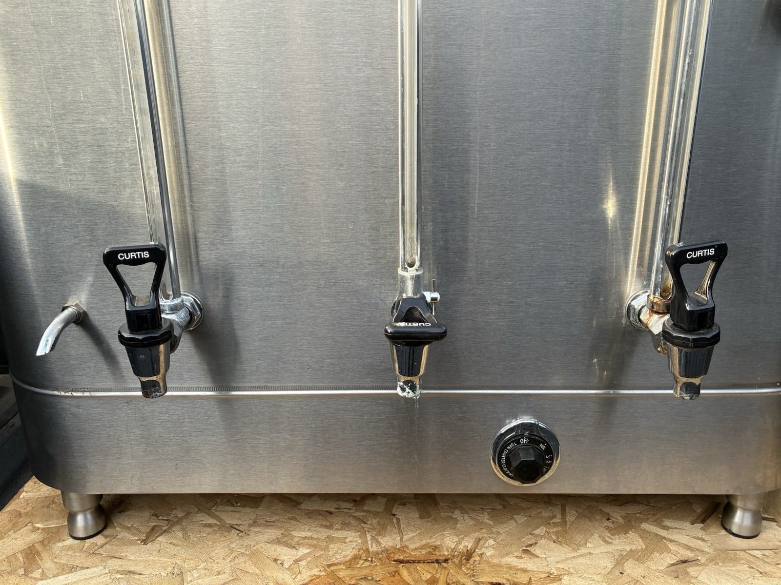 Wilbur Curtis RU-1000 Double Bulk Dispenser Coffee Brewer 2 Warmers Faucet