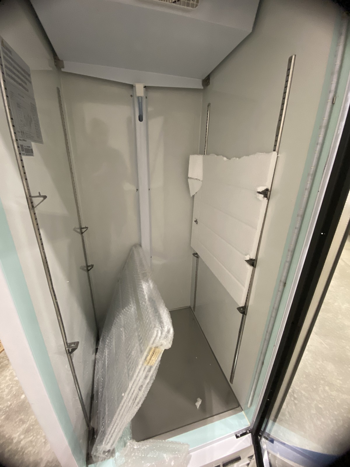 Norpole NPGR1-S 28″ Glass Door Commercial Merchandiser Refrigerator 23 Cu. Ft.