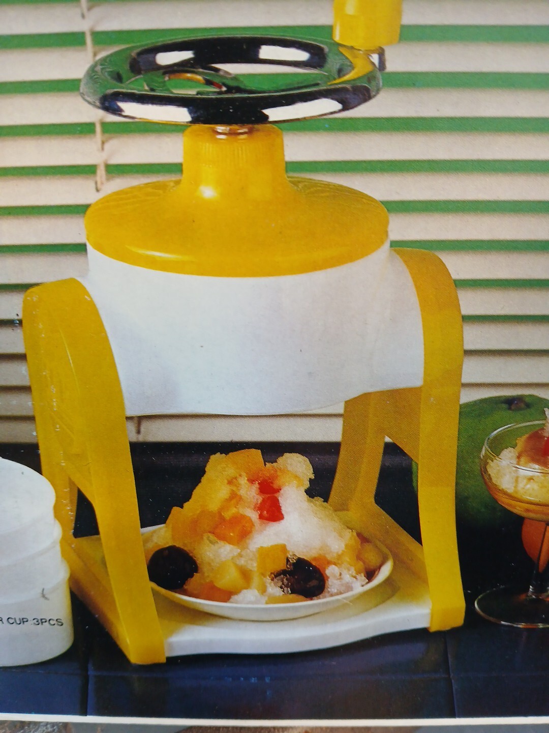 Ice Shaver Tropical Shaved Ice With 3 cups Large Volume BB-002