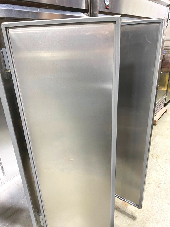 Freezer/ Continental Model 3F / 3 Solid Door Freezer 78″/ 70 Cu. Ft. NEW