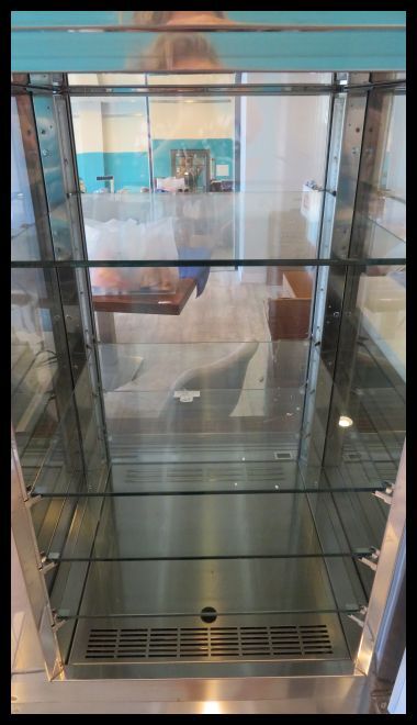 Clabo Orion 30″ Upright Refrigerated Showcase Countertop 3 Level Display Cabinet