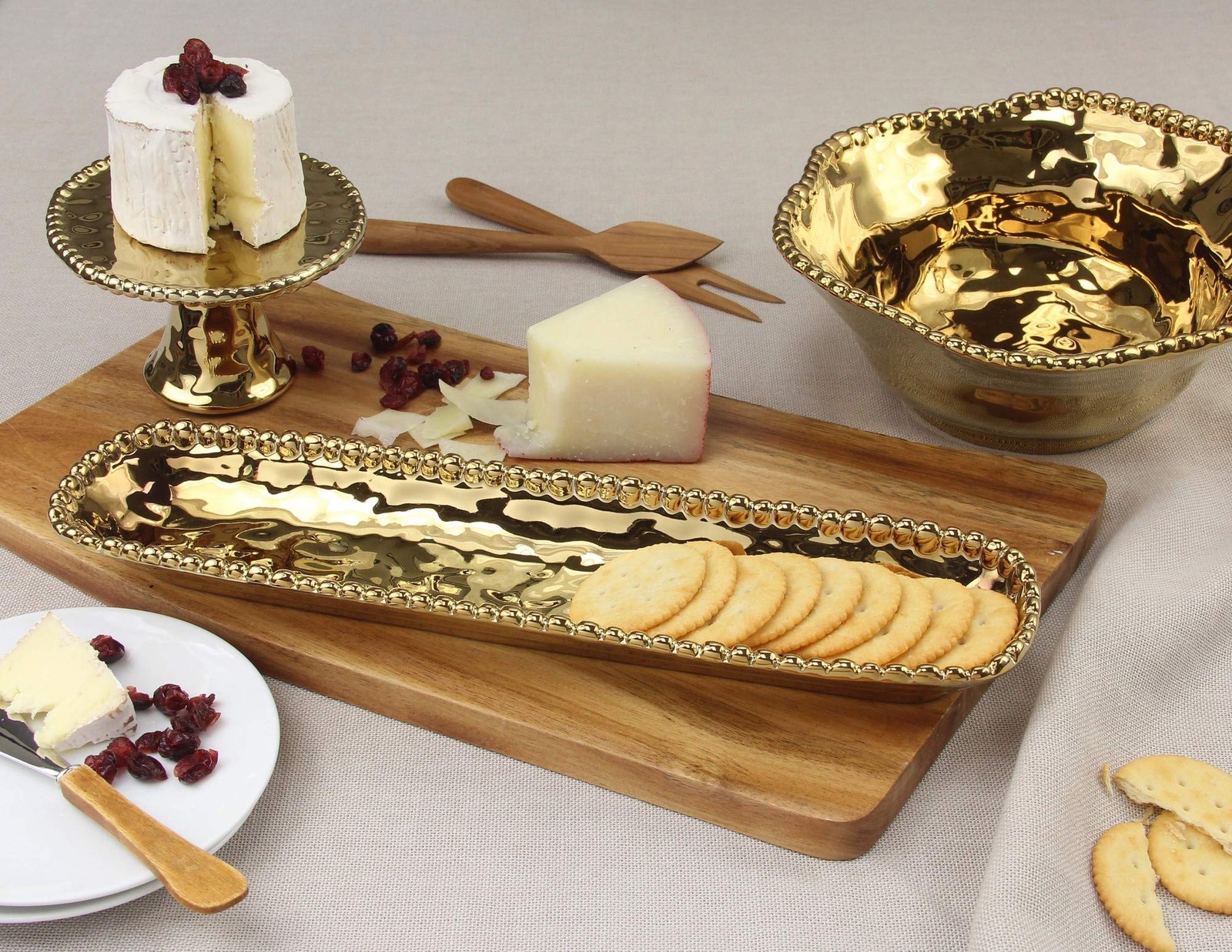 Pampa Bay Porcelain Cracker Cheese and Charcuterie 1.5″ x 3.5″ x 14″, Gold