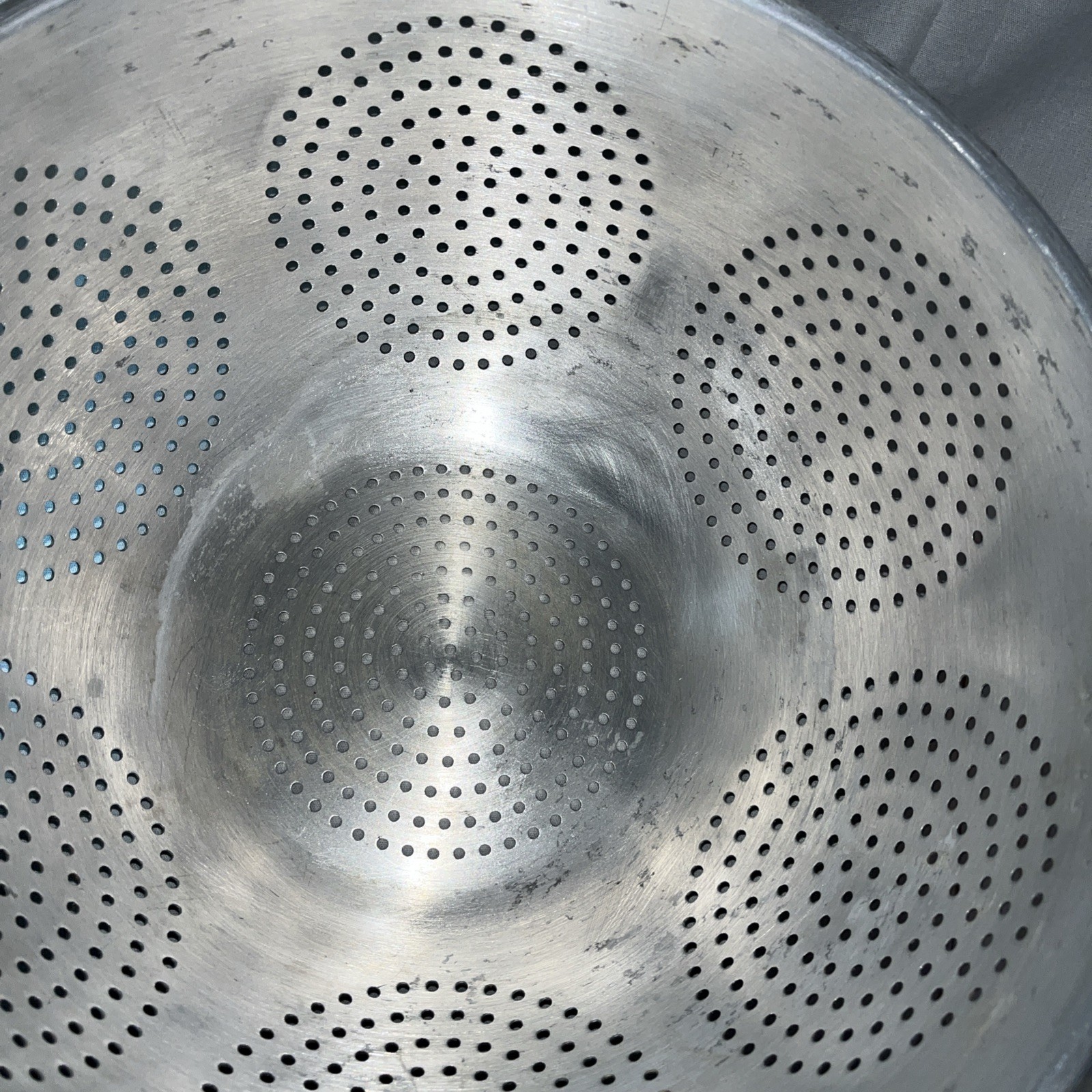Unbranded Commercial Kitchen Colander, 12 Qt., 5-1/2 In. H, Aluminum