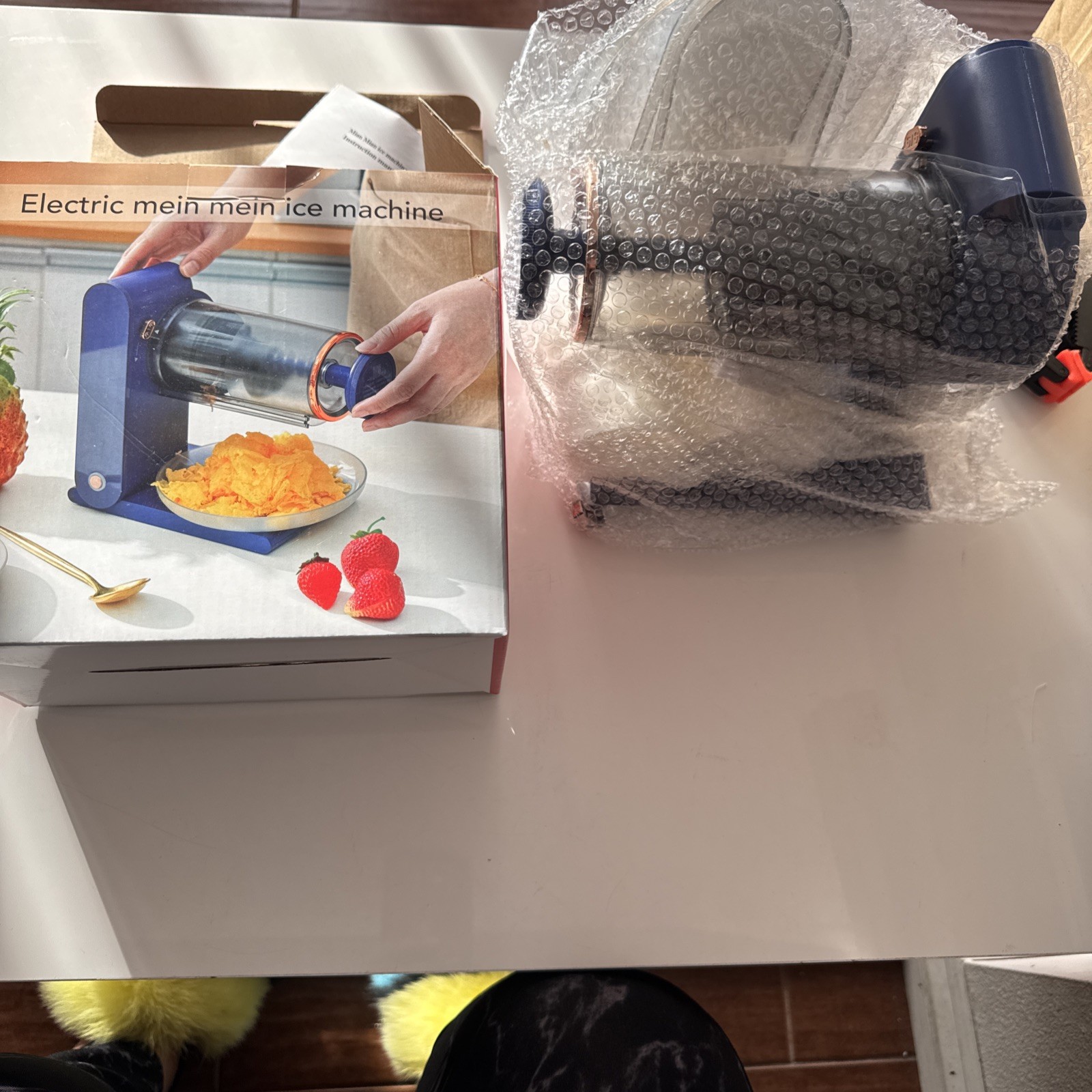 Electric ice shaver Snow cone maker Ice crusher 2 BPA-free silicone compartments