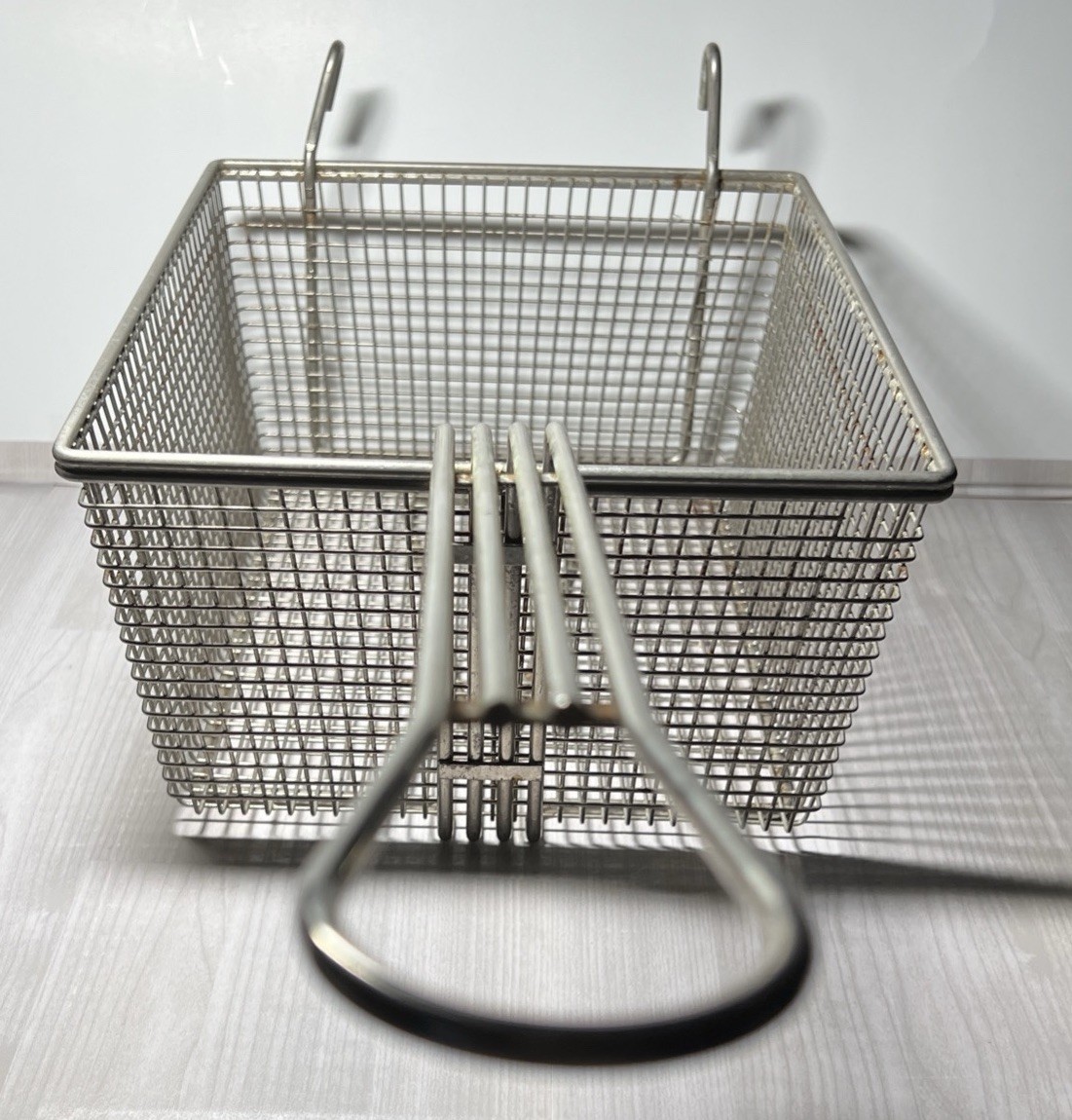 Fryer Basket with Front Hooks Metal Handle 20 1/2″L x 8 3/4″W x10L x5 1/4Tall