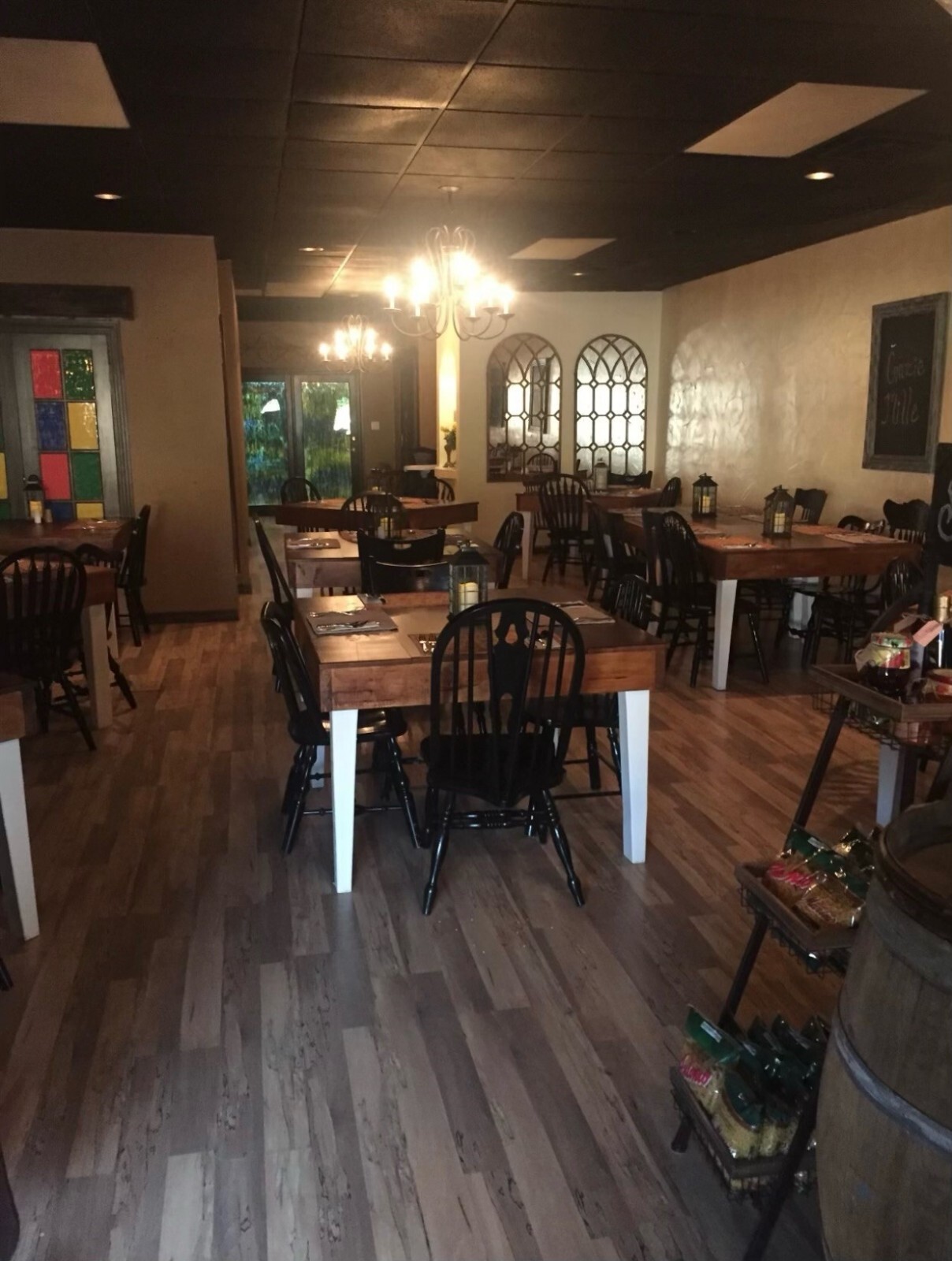 10 Custom Tuscan Farmhouse Tables, All Wood, 48 » x 48″. Matching Banquet Table