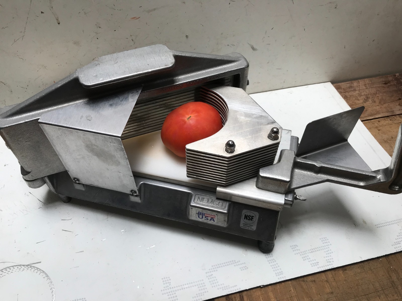 Nemco Easy Tomato Slicer 3/16″ Scalloped Blade Kitchen Restaurant Bar